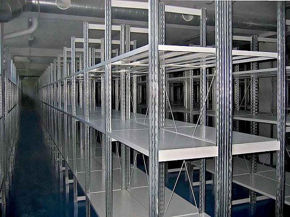 Стеллажи полочные ГТС Универсал для автодилера